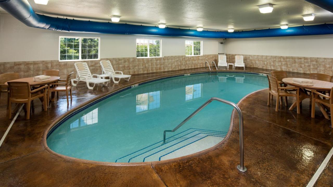 Irish Cottage Inn & Suites ガリーナ エクステリア 写真