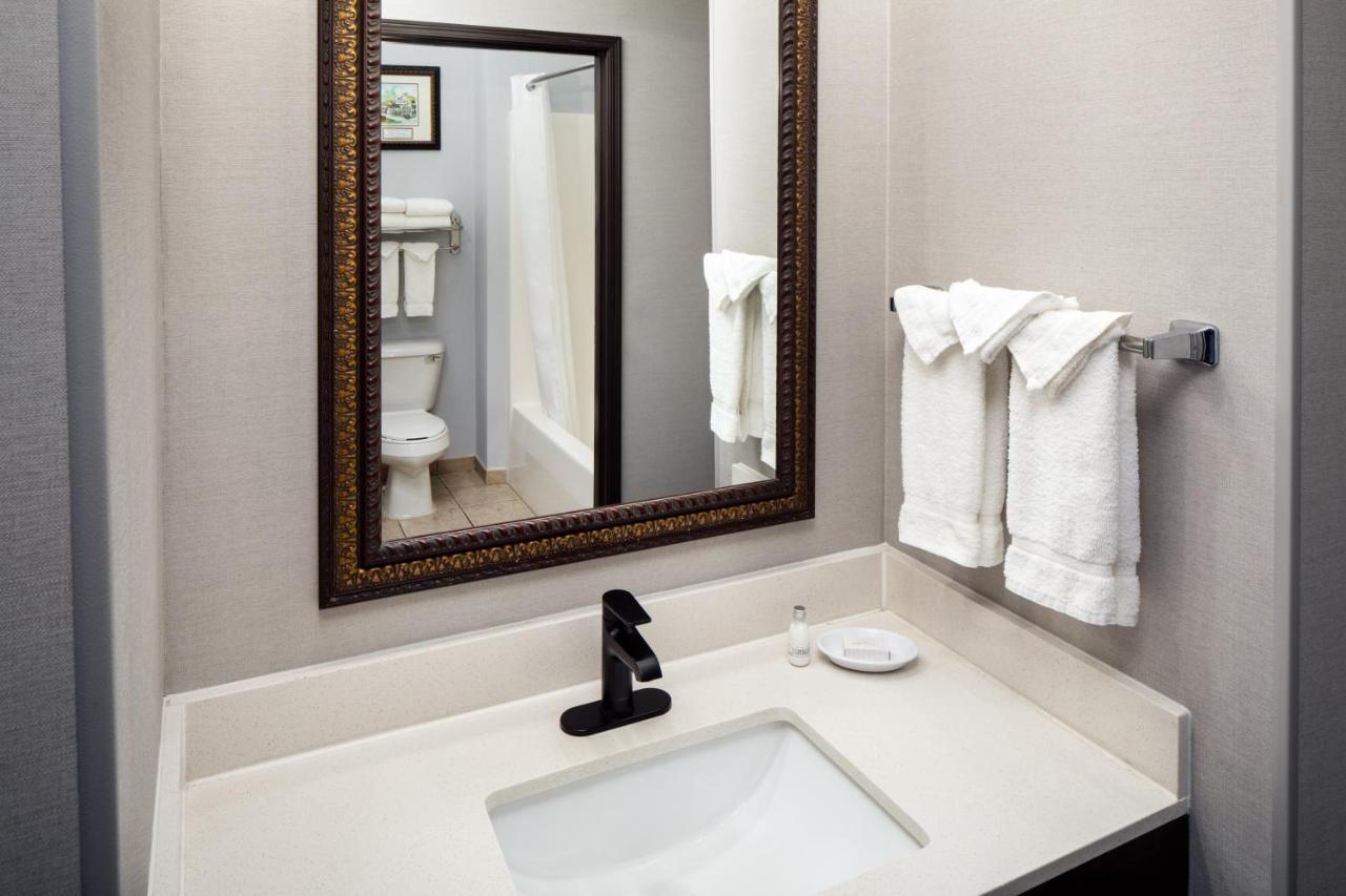Irish Cottage Inn & Suites ガリーナ エクステリア 写真
