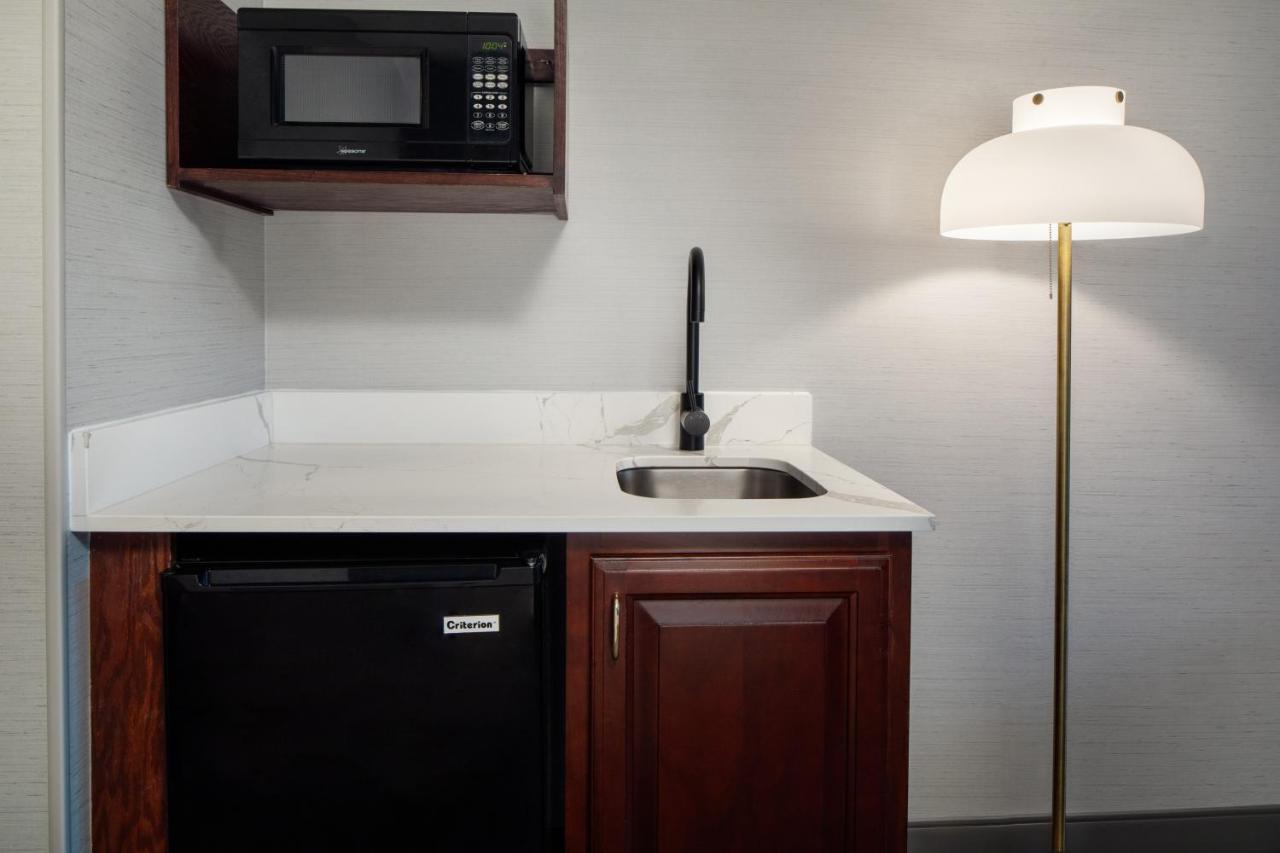 Irish Cottage Inn & Suites ガリーナ エクステリア 写真