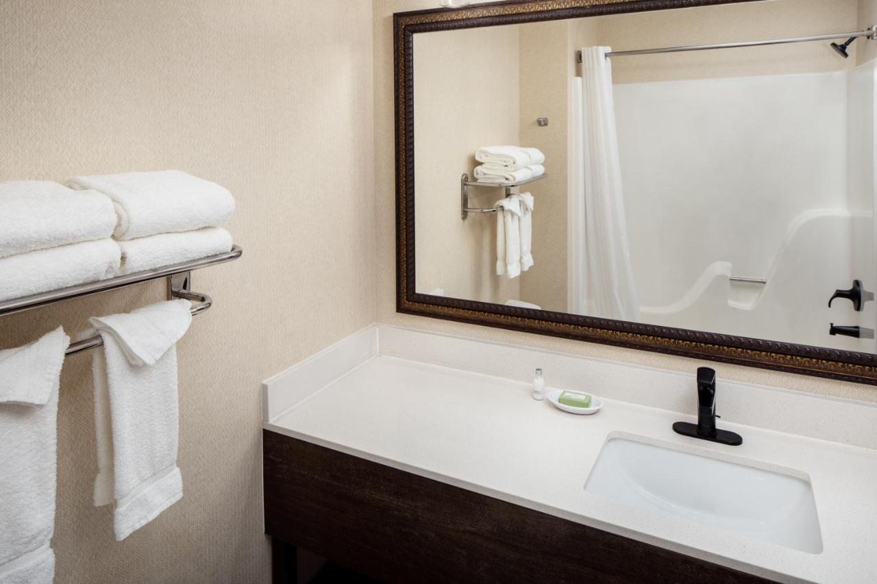 Irish Cottage Inn & Suites ガリーナ エクステリア 写真