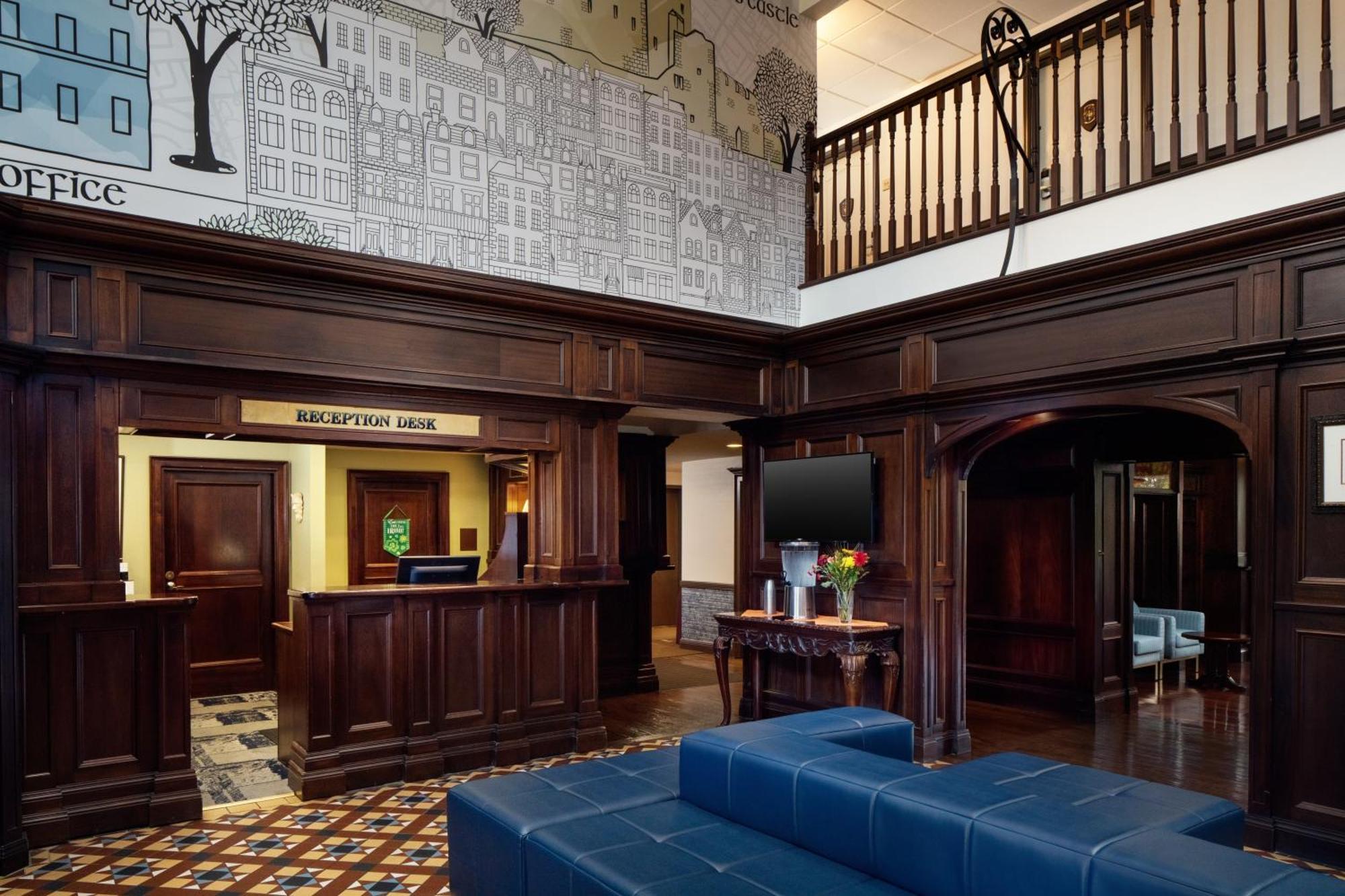 Irish Cottage Inn & Suites ガリーナ エクステリア 写真