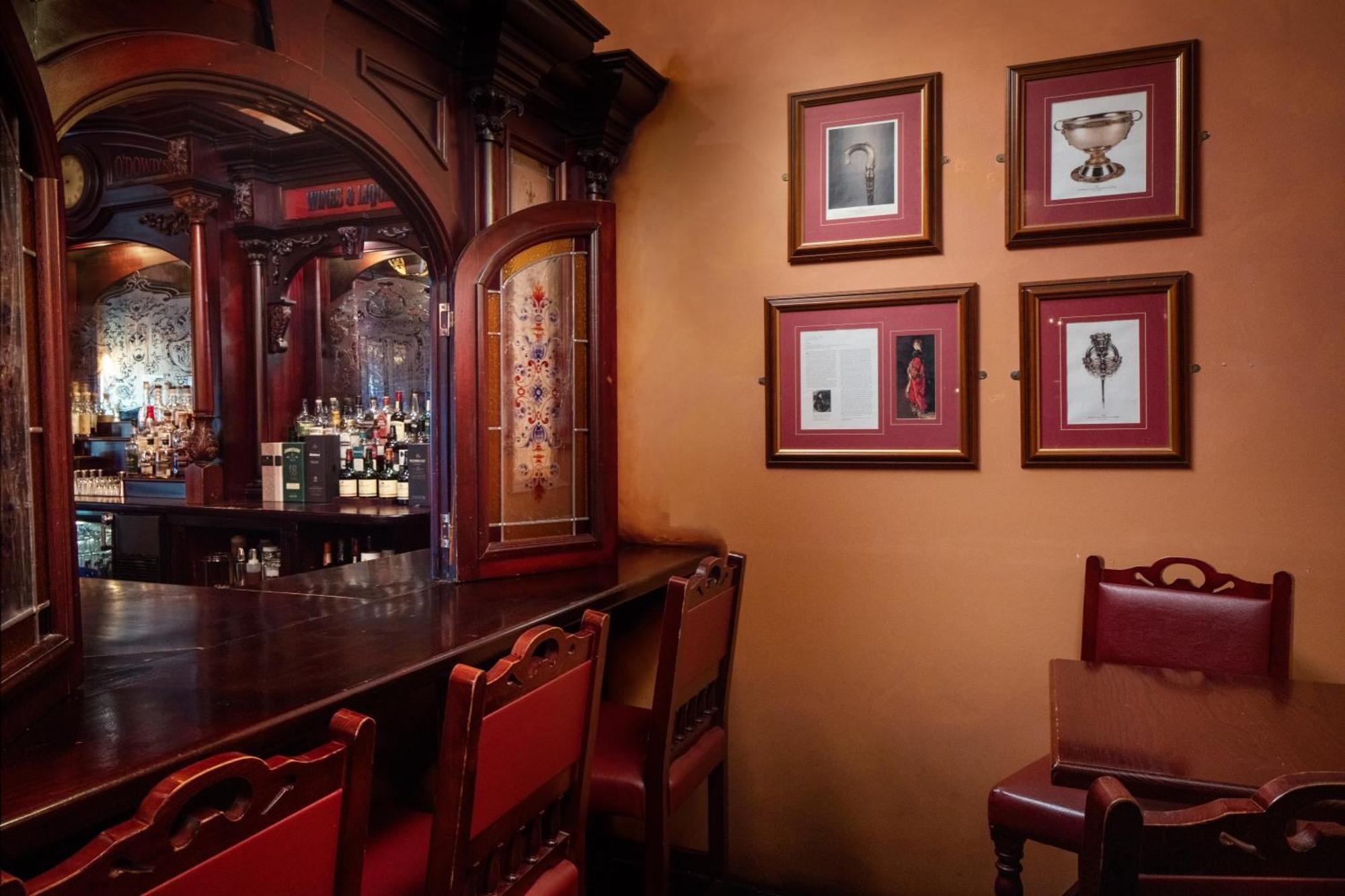 Irish Cottage Inn & Suites ガリーナ エクステリア 写真
